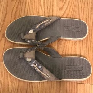 Sperry flip flops
